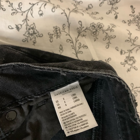 American Eagle Mom Jeans. Size 8 long - Picture 2 of 3